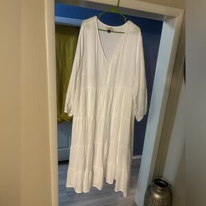 EUC white gauze maxi v-neck Universal Thread dress.